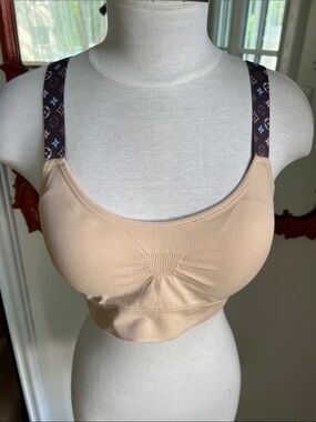 Seamless Beige Sports Bralette with Patterned Straps